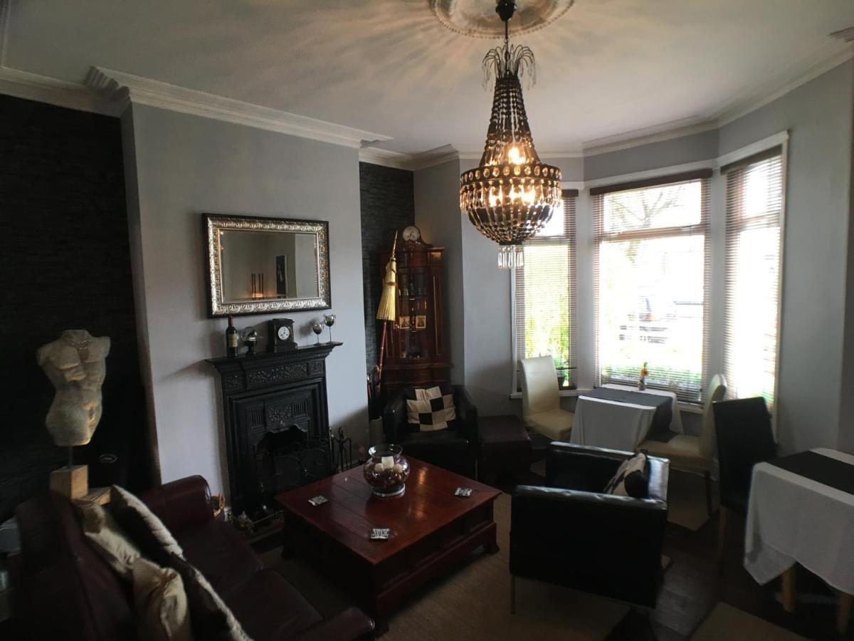 Ty Rosa Rooms Cardiff Zewnętrze zdjęcie
