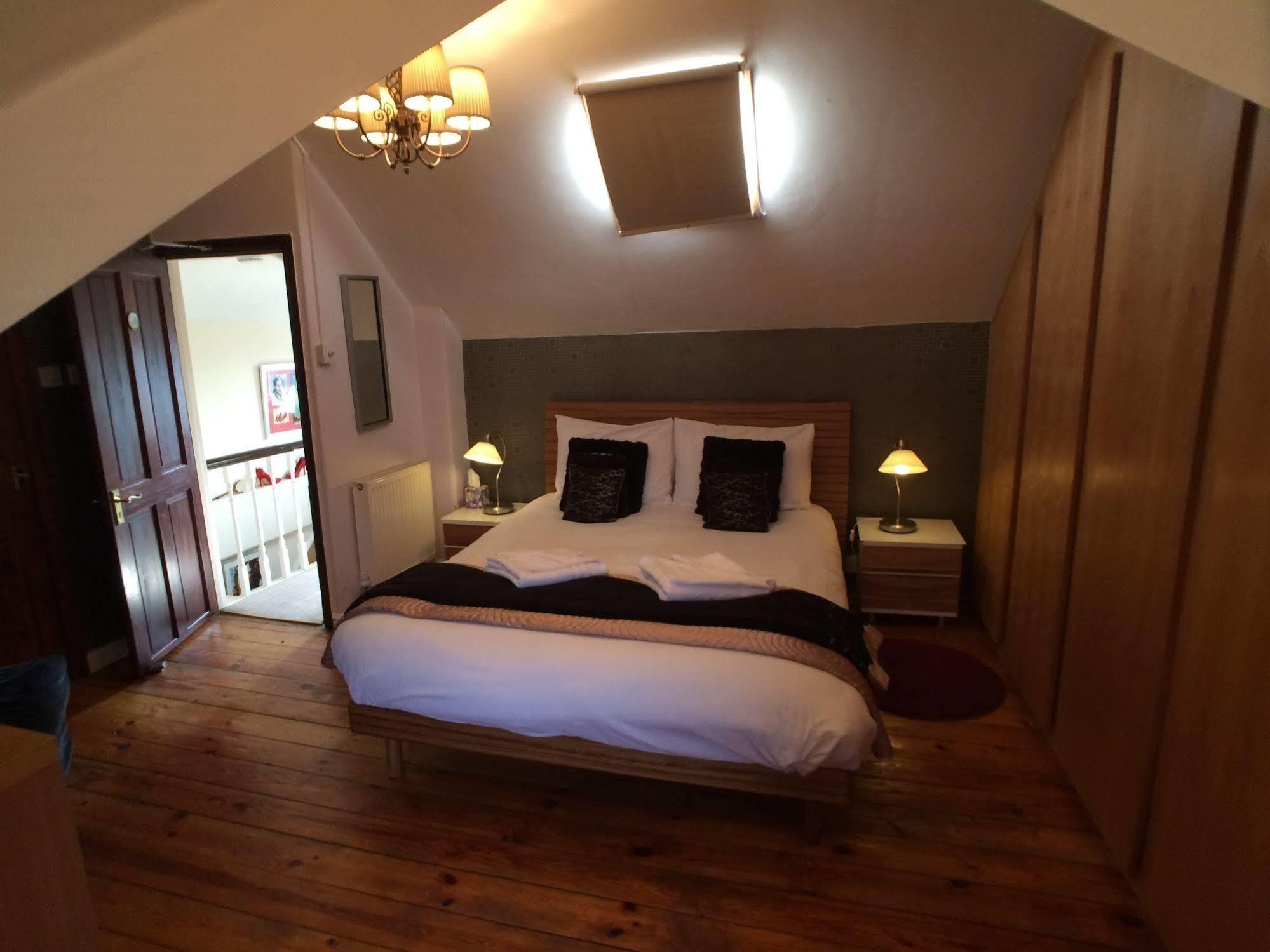 Ty Rosa Rooms Cardiff Zewnętrze zdjęcie